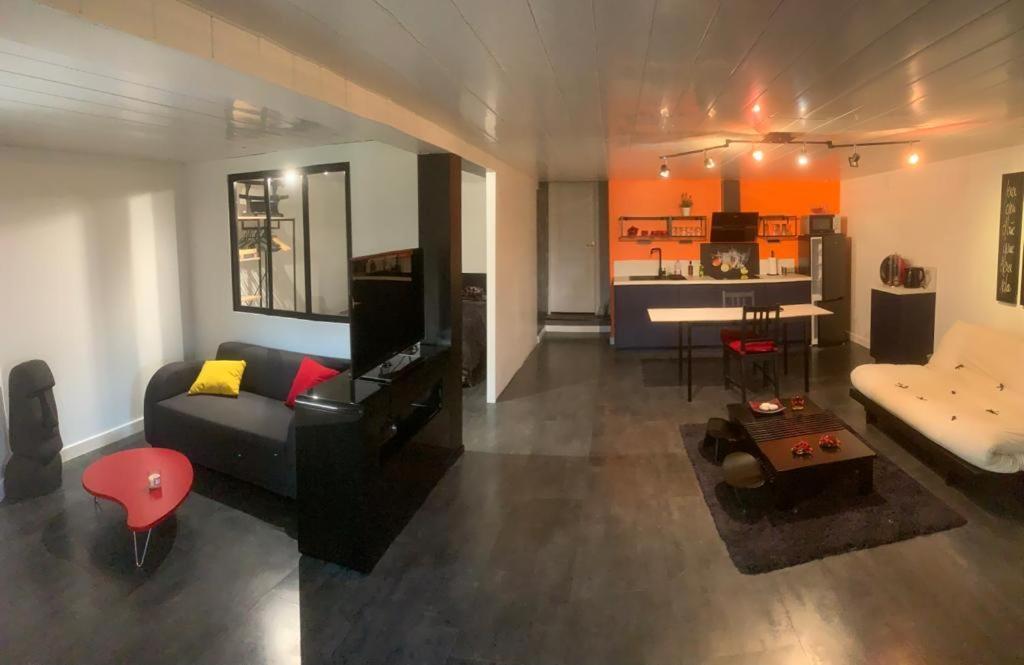 شقة Comme Dans Un Ecrin - T2 De 50 M² Avec Jardin, Terrasse Et Piscine فيرنايسون المظهر الخارجي الصورة