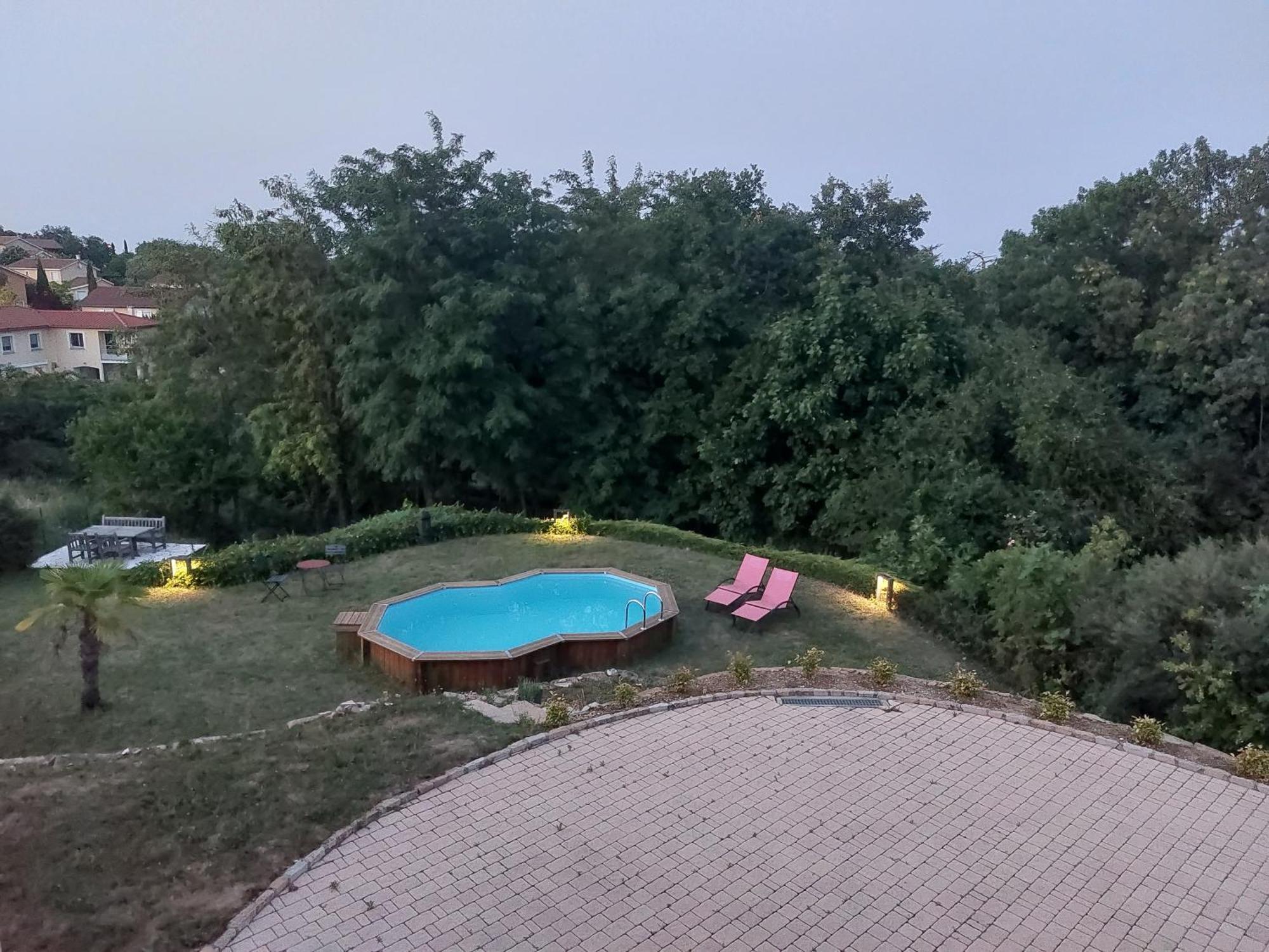 شقة Comme Dans Un Ecrin - T2 De 50 M² Avec Jardin, Terrasse Et Piscine فيرنايسون المظهر الخارجي الصورة