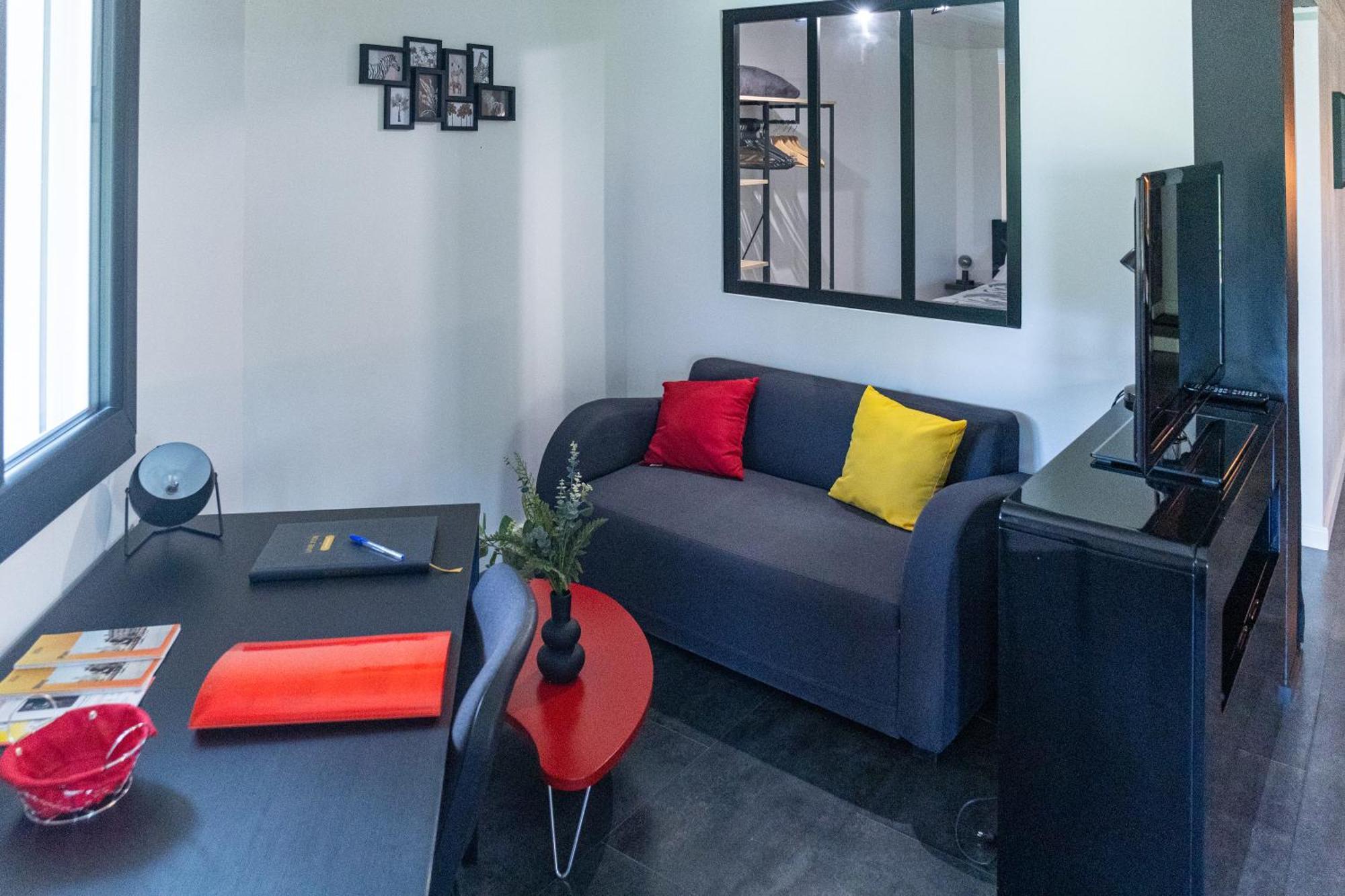 شقة Comme Dans Un Ecrin - T2 De 50 M² Avec Jardin, Terrasse Et Piscine فيرنايسون المظهر الخارجي الصورة